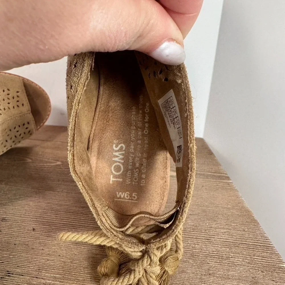 TOMS Elba Peep Toe Tassel Heeled Sandals Womens 6.5 Tan Boho Cork Heel Western